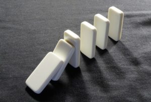 domino staan