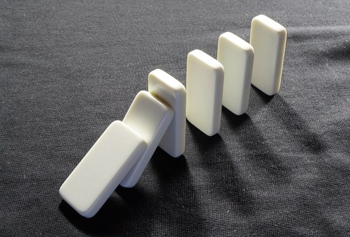 domino staan