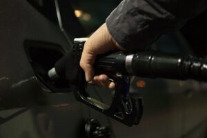Trump versoepelt Ruslandbeleid om de dieselprijs te drukken (Harmen van Wijk)